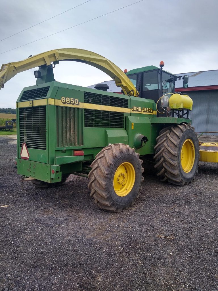 1999 John Deere 6850 Forage Harvester - Image 2