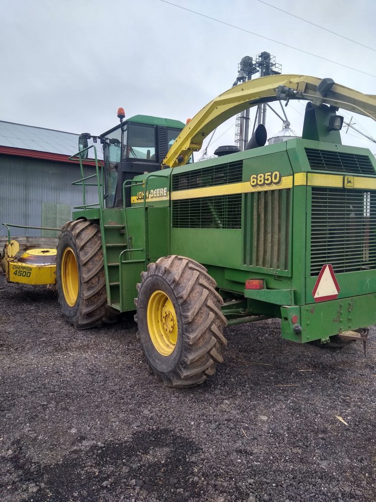 1999 John Deere 6850 Forage Harvester - Image 4