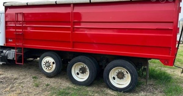 1995 INTERNATIONAL 8200 - Image 2