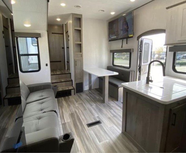 2022 HEARTLAND MILESTONE 386BH - Image 2