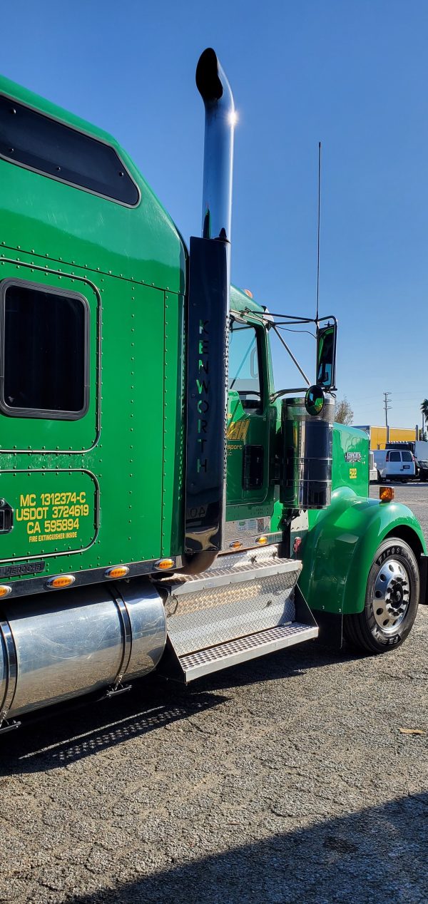 2009 Kenworth W900 Classic - Image 3