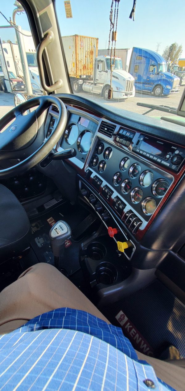 2009 Kenworth W900 Classic - Image 15