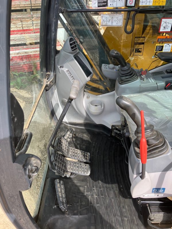 2021 John Deere 245G - Image 2