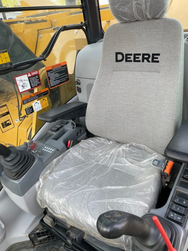 2021 John Deere 245G - Image 3