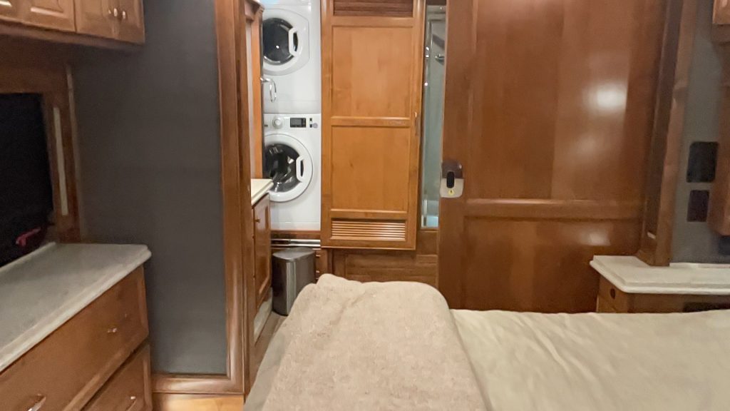 2021 Tiffin Phaeton IH - Image 4