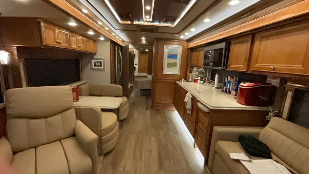 2021 Tiffin Phaeton IH - Image 5