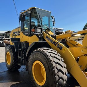 2017 KOMATSU WA270-8