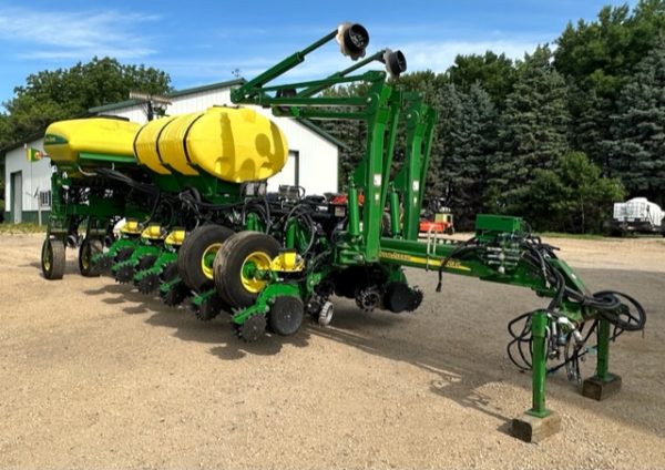 2011 John Deere 1770NT 16 row 30 - Image 12
