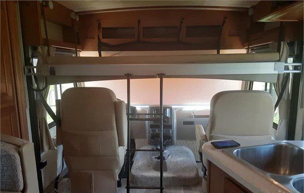 2017 WINNEBAGO VISTA LX 35F - Image 13