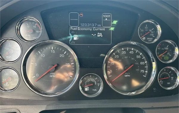 2021 Kenworth W990 - Image 15