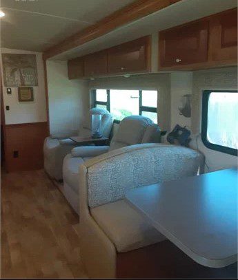 2017 WINNEBAGO VISTA LX 35F - Image 17