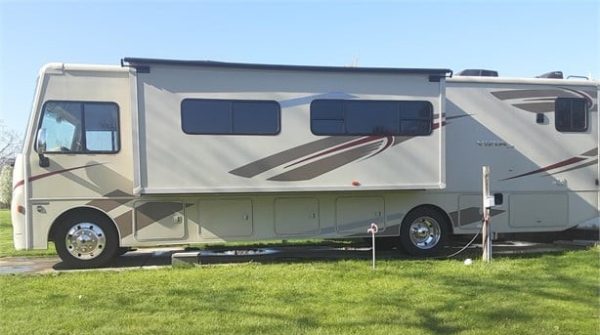 2017 WINNEBAGO VISTA LX 35F - Image 2