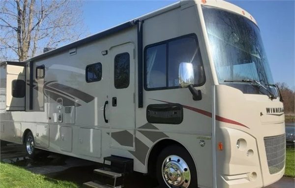 2017 WINNEBAGO VISTA LX 35F - Image 5