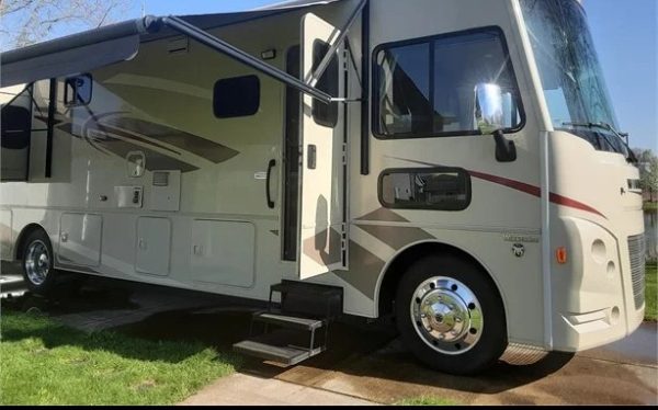 2017 WINNEBAGO VISTA LX 35F - Image 7