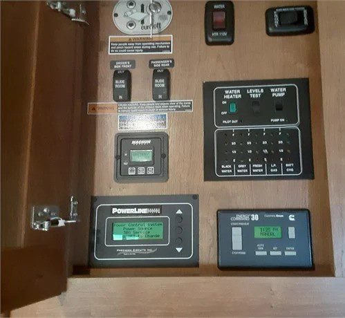 2017 WINNEBAGO VISTA LX 35F - Image 8