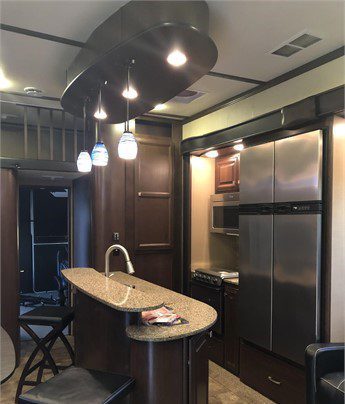 2015 DUTCHMEN VOLTAGE EPIC 3895 - Image 10