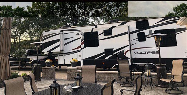 2015 DUTCHMEN VOLTAGE EPIC 3895 - Image 2