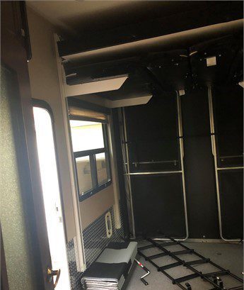 2015 DUTCHMEN VOLTAGE EPIC 3895 - Image 6