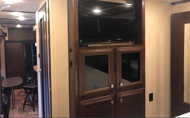 2015 DUTCHMEN VOLTAGE EPIC 3895 - Image 8