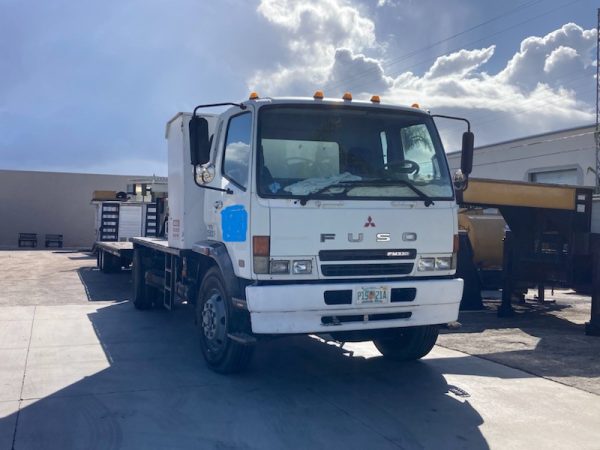 2007 Mitsubishi FM 330 with, 2022 Hooper Equipment Trailer, 22.5 Ton, Gooseneck and 2006 PJ Dump Hurricane Clean Up Trailer, 10 Ton, Gooseneck. - Image 5