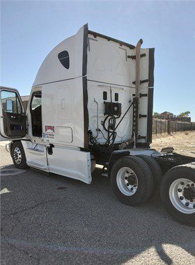 2016 Freightliner Cascadia 125 Evolution - Image 2