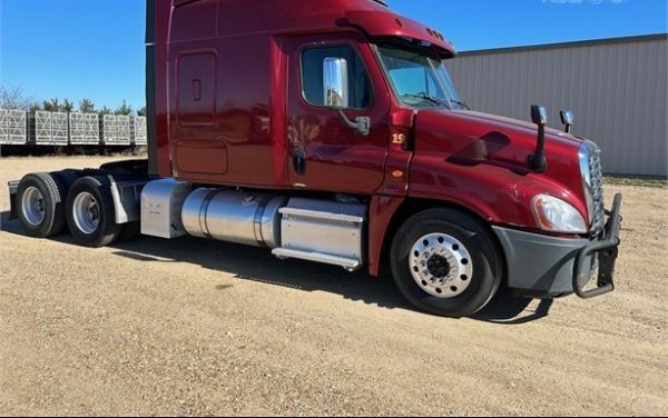 2017 FREIGHTLINER CASCADIA 125 - Image 2