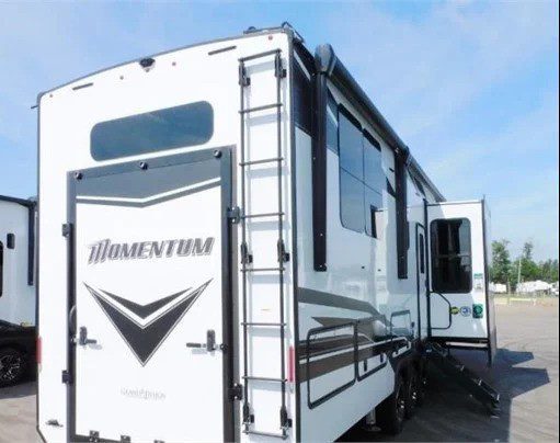 2019 GRAND DESIGN MOMENTUM 376TH - Image 2