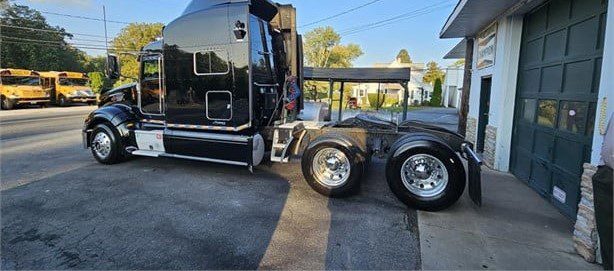 2015 Peterbilt 386 - Image 3