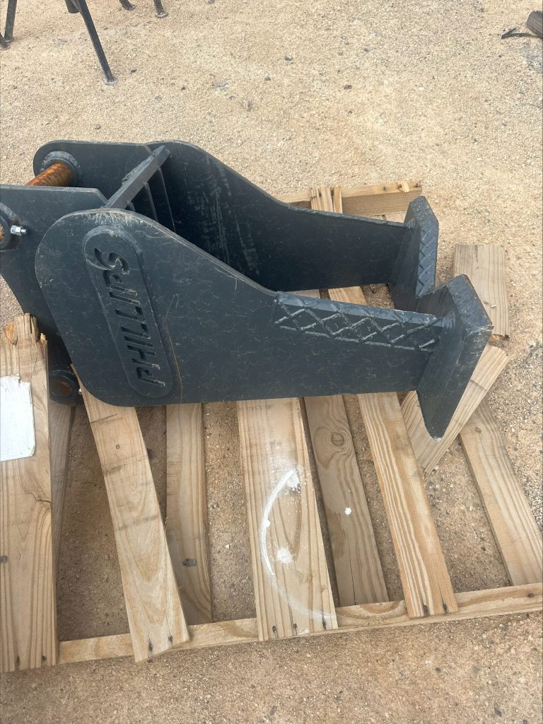 2023 Caterpillar 420 Backhoe - Image 4