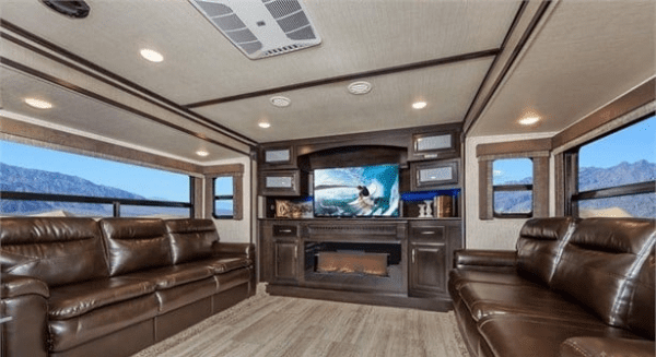 2019 GRAND DESIGN MOMENTUM 376TH - Image 6
