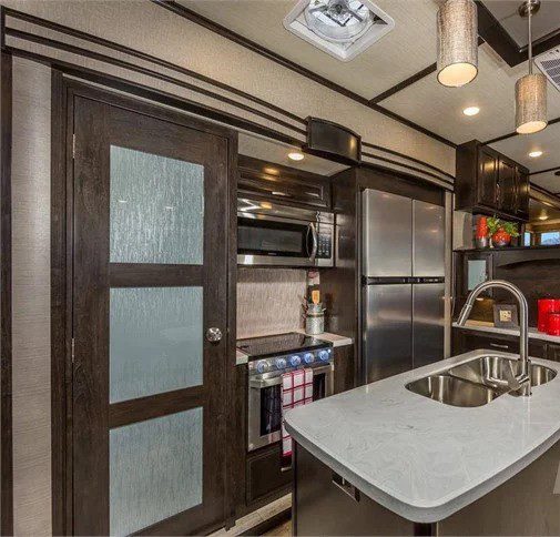 2019 GRAND DESIGN MOMENTUM 376TH - Image 7