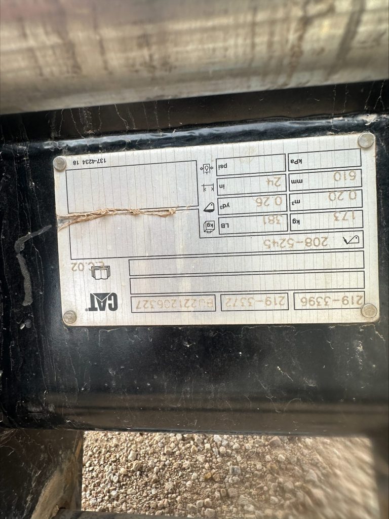 2023 Caterpillar 420 Backhoe - Image 8