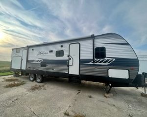 2018 CROSSROADS ZINGER 328SB