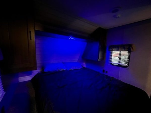 2018 CROSSROADS ZINGER 328SB - Image 19