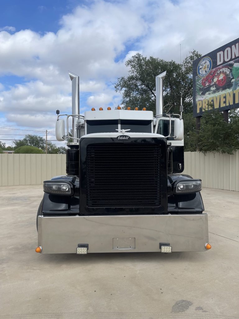 2014 Peterbilt 389 - Image 2