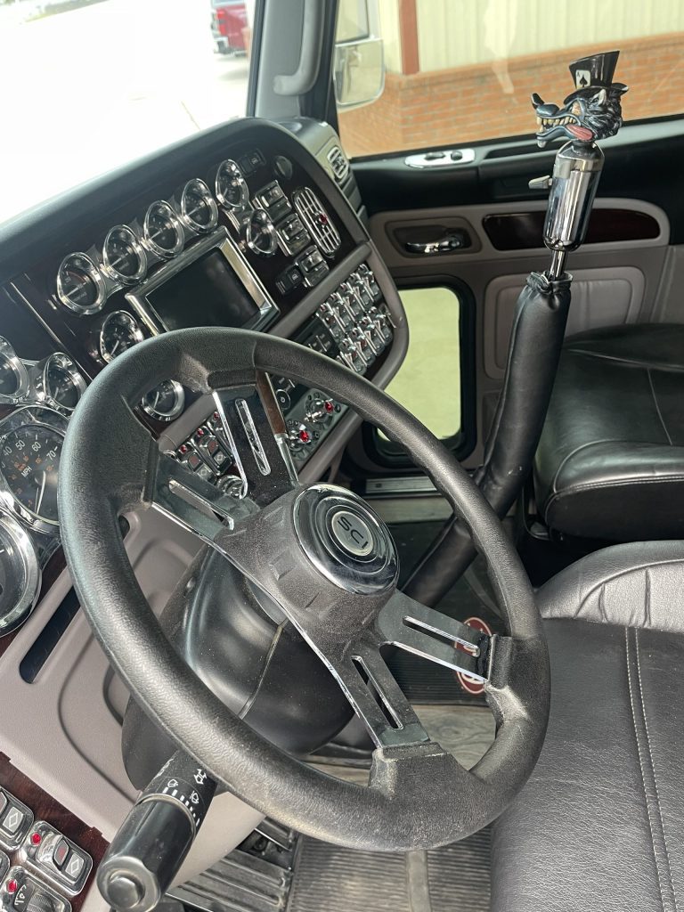 2014 Peterbilt 389 - Image 12