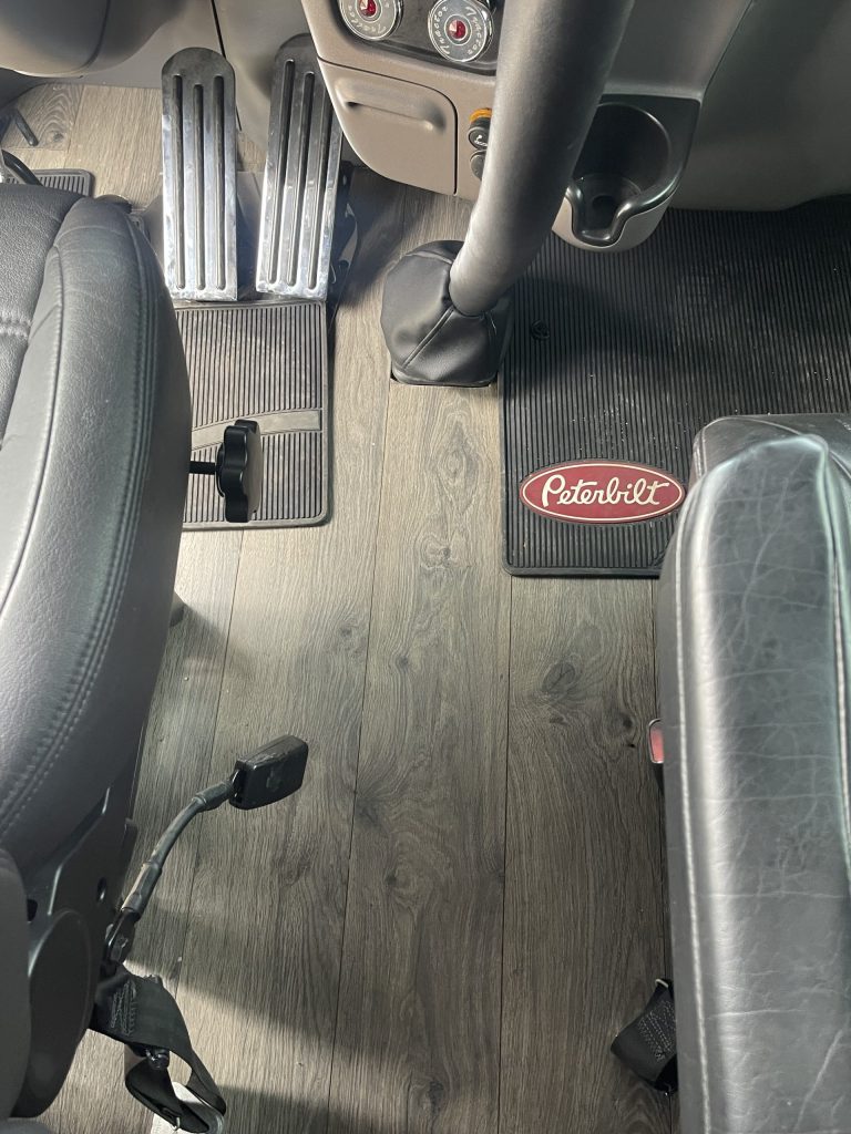 2014 Peterbilt 389 - Image 14