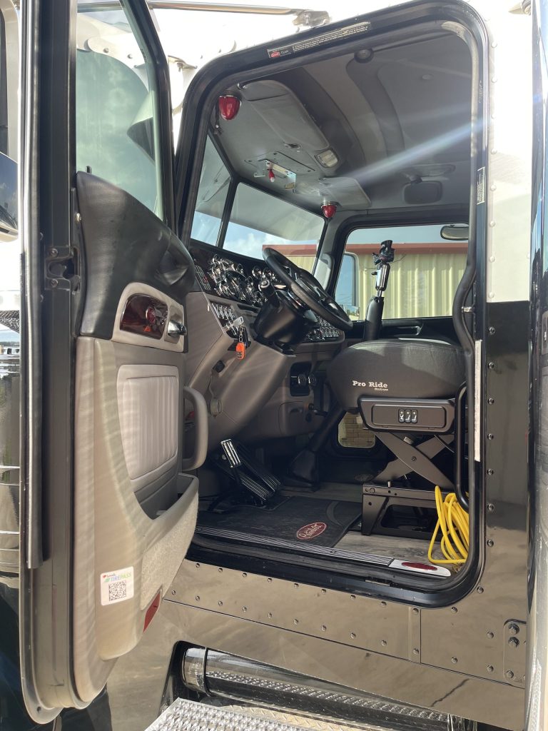 2014 Peterbilt 389 - Image 7