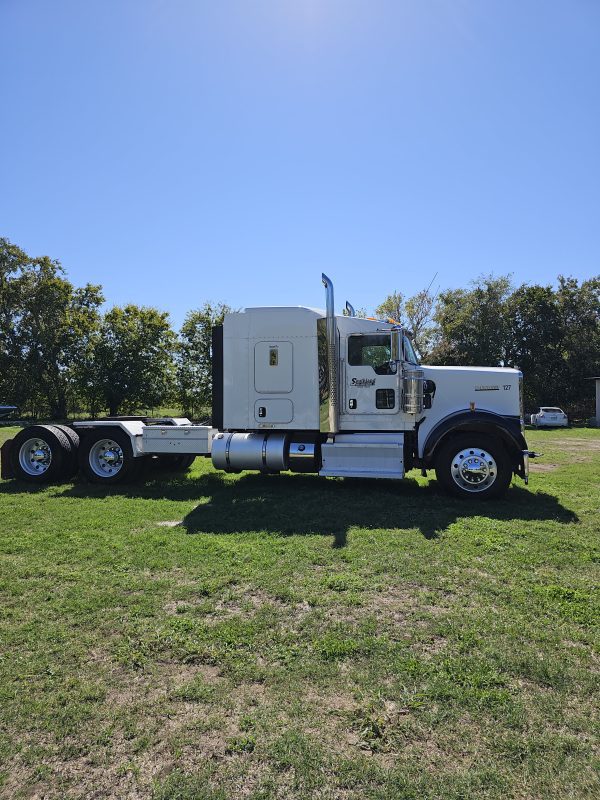 2014 Kenworth W900 - Image 8