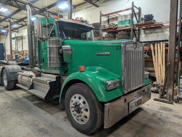 2022 Kenworth W900