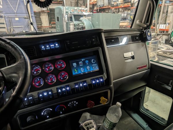 2022 Kenworth W900 - Image 8
