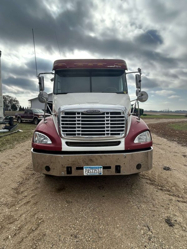 2005 Freightliner - Image 9