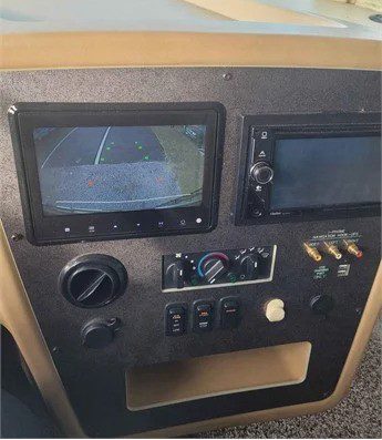 2017 NEWMAR CANYON STAR 3513 - Image 2