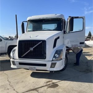 2015 VOLVO VNL64300