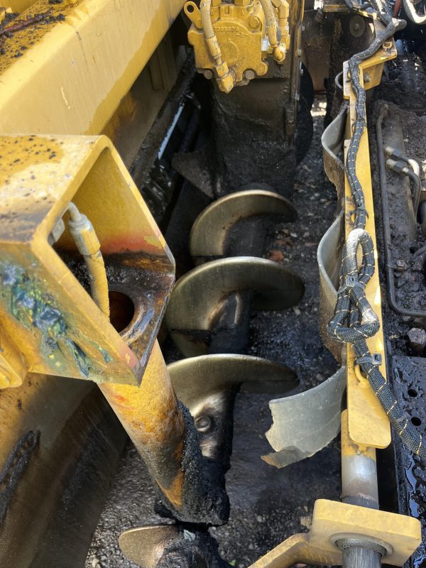 2012 Cat 1055e Model Track Paver - Image 3