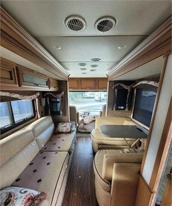 2017 NEWMAR CANYON STAR 3513 - Image 4