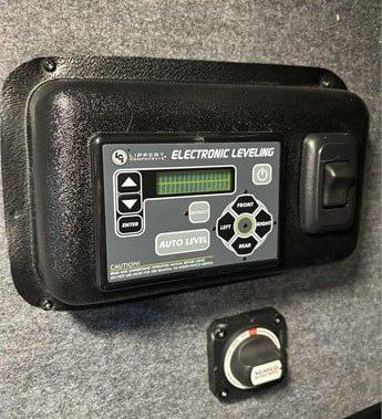 2022 COACHMEN CHAPARRAL 298RLS - Image 5