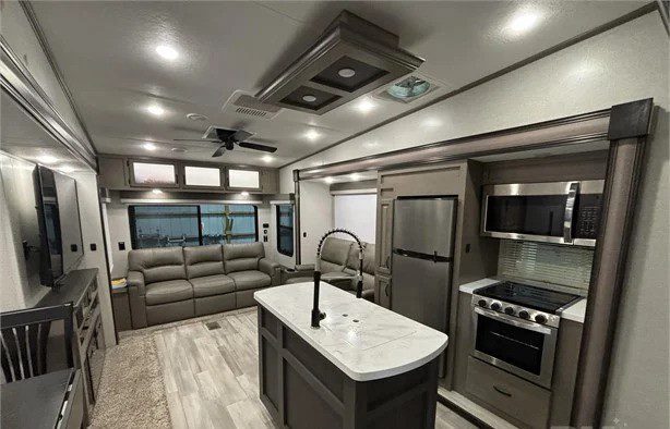 2022 COACHMEN CHAPARRAL 298RLS - Image 8