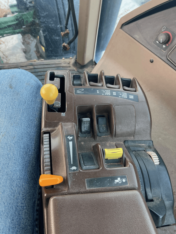 2005 John Deere 8220 - Image 8