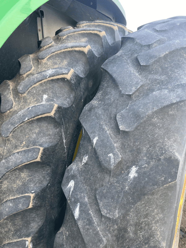 2005 John Deere 8220 - Image 12